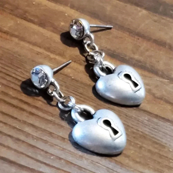 Antique Silver Plated Skeleton Keyhole Dimensional Heart Dangle Earrings - Picture 1 of 7